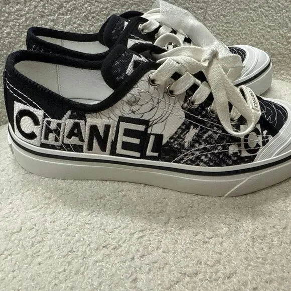 Chanel Sneakers Color White And Black Size 38 - Picture 3 of 9